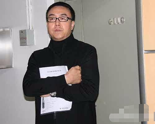 被称为“中国第一渣男”担任5届春晚总导演，4任妻子都美若天仙