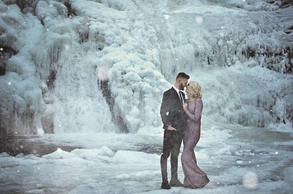 一对外国情侣在冰瀑前拍摄“冻人”订婚照，美得令人窒息（组图） - 2
