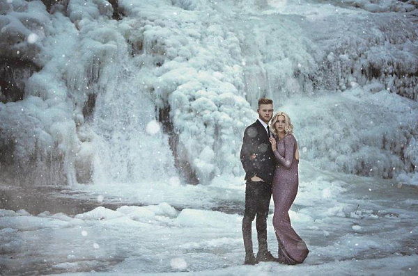 一对外国情侣在冰瀑前拍摄“冻人”订婚照，美得令人窒息（组图） - 6