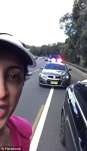 澳洲一女司机在高速上被扣下了驾照，知道原因后拍视频怒怼澳洲交警，然而几分钟后，网友的反应却让妹子大吃一惊。 - 10