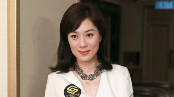 她曾是TVB一姐，与宣萱竞争22年，因病息影多年，今只能演配角！