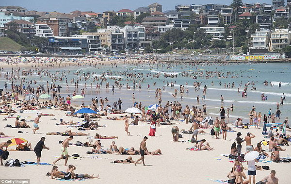 4834E40500000578-5276941-Bondi_Beach_in_Sydney_is_a_popular_spot_for_a_swim_and_a_sunbath-a-19_1516148046889.jpg,0