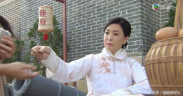 这部灵异剧是她的TVB告别作，首播就有恐怖情节，真是好吓人！