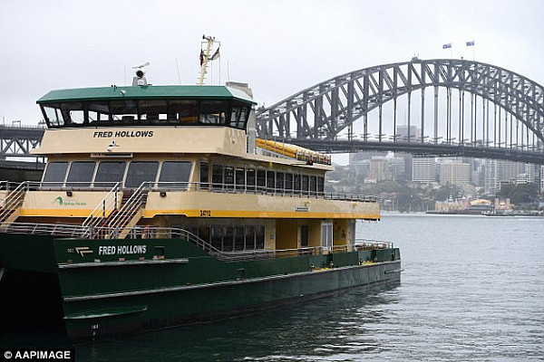 4838EF8500000578-5278233-There_have_reportedly_been_13_ferry_falls_across_Sydney_in_the_p-a-9_1516182564217.jpg,0