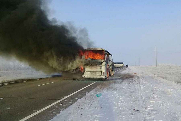 哈萨克斯坦一辆客车着火致52人遇难 5人幸运逃生（组图） - 1