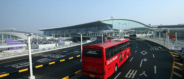 韩国仁川机场新航站楼运营首日出大事：飞机走了没装行李
