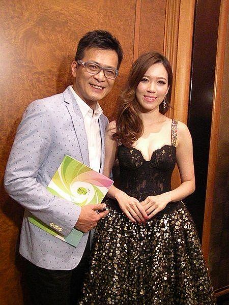 张曼玉刘嘉玲因他而加入演艺圈，他却为老婆退出演艺圈做家庭妇男