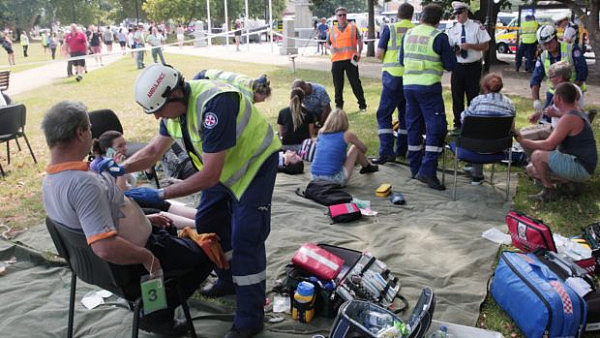 更新！目击者：“整个车厢都是血！”悉尼今晨火车失事！猛撞缓冲器致脱轨！至少16名乘客受伤（视频） - 32
