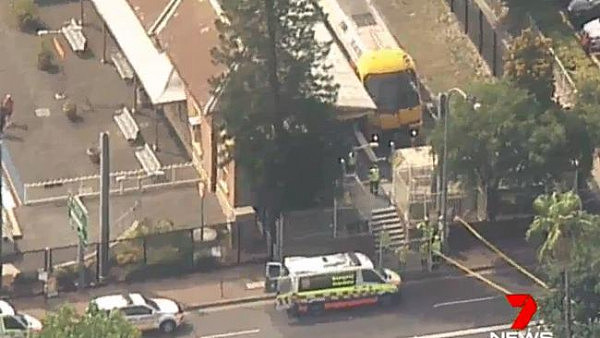 更新！目击者：“整个车厢都是血！”悉尼今晨火车失事！猛撞缓冲器致脱轨！至少16名乘客受伤（视频） - 35