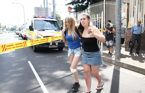 更新！目击者：“整个车厢都是血！”悉尼今晨火车失事！猛撞缓冲器致脱轨！至少16名乘客受伤（视频） - 19