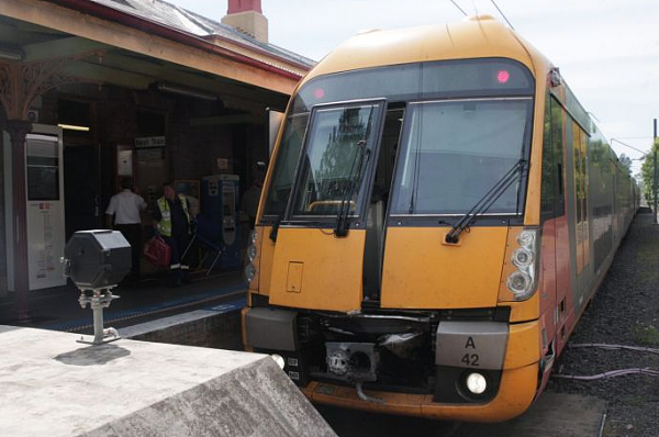 更新！目击者：“整个车厢都是血！”悉尼今晨火车失事！猛撞缓冲器致脱轨！至少16名乘客受伤（视频） - 20