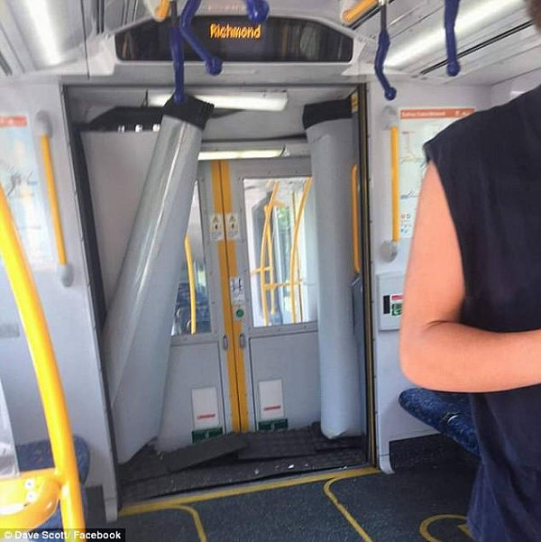 更新！目击者：“整个车厢都是血！”悉尼今晨火车失事！猛撞缓冲器致脱轨！至少16名乘客受伤（视频） - 13