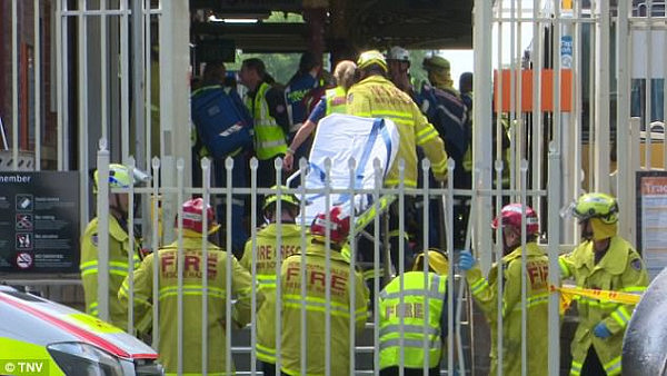 更新！目击者：“整个车厢都是血！”悉尼今晨火车失事！猛撞缓冲器致脱轨！至少16名乘客受伤（视频） - 2