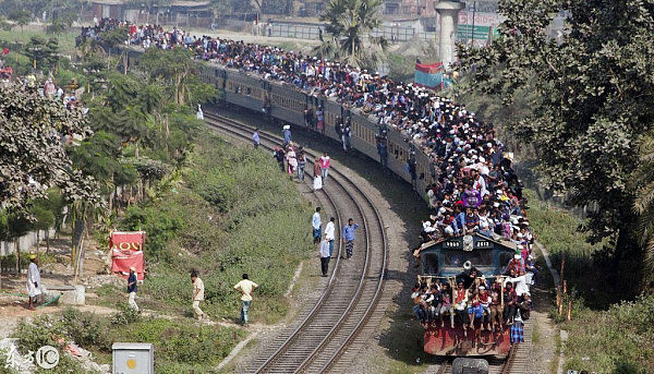 厉害了，这个国家坐火车比中国春运还拥挤 堪比印度 - 3