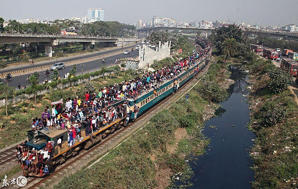 厉害了，这个国家坐火车比中国春运还拥挤 堪比印度 - 4