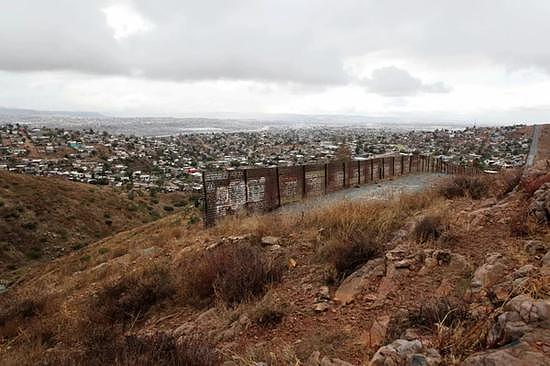 墨西哥民众:隔离墙修上天也拦不住想去美国的人