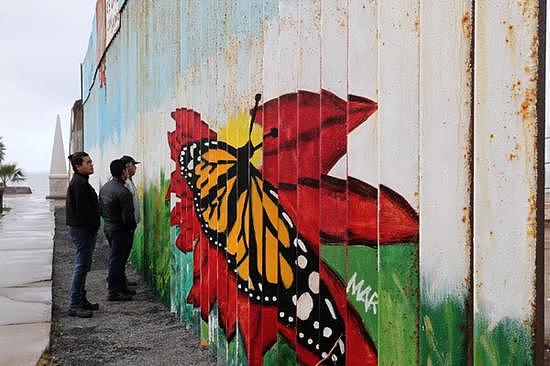 墨西哥民众:隔离墙修上天也拦不住想去美国的人