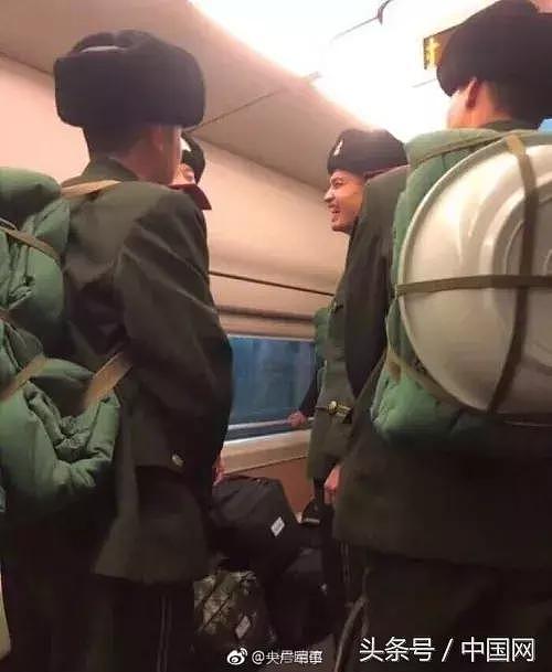 军人坐火车被埋怨不让座……中国军人，不应该被某些人拿来糟蹋