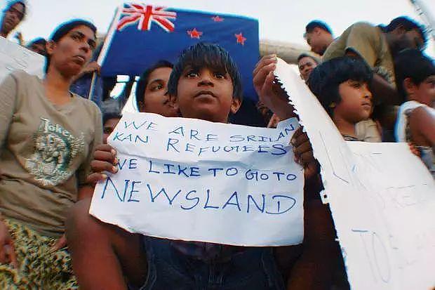 三艘难民偷渡船驶向新西兰！澳洲政府生气了：都怪你们女总理……