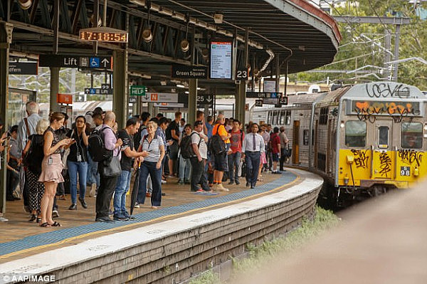 下一班车8小时后！悉尼火车系统又双叒叕崩溃 通勤者怒批：屎一样的交通（图） - 4