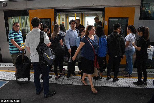 下一班车8小时后！悉尼火车系统又双叒叕崩溃 通勤者怒批：屎一样的交通（图） - 5