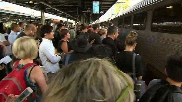 下一班车8小时后！悉尼火车系统又双叒叕崩溃 通勤者怒批：屎一样的交通（图） - 8