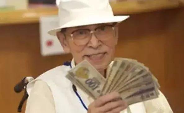 日本最大养老院逆天了！印钞票、办赌场、开黑，老人们却都抢着去