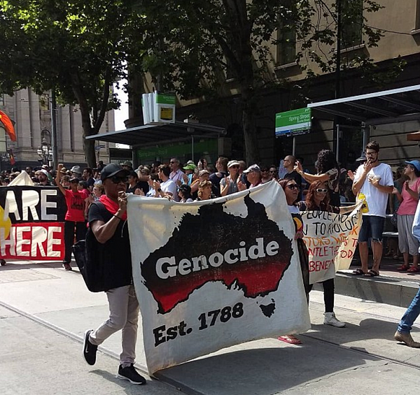 数万土著涌入墨尔本CBD抗议示威！疯狂抵制澳洲日 扬言要将澳洲“夷为平地”（组图） - 7