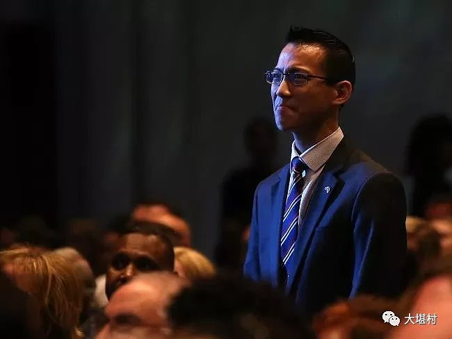 首位华裔教师登上澳国庆节演讲！曾因种族歧视被孤立，现在当选“2018年度英雄”！ - 5