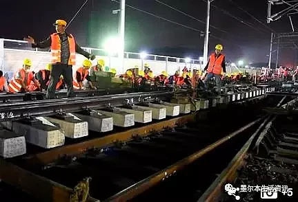 中国效率震惊土澳！澳媒曝光中国工人9小时修成新铁路！土澳人民这次真的忍不住吐槽了… - 13