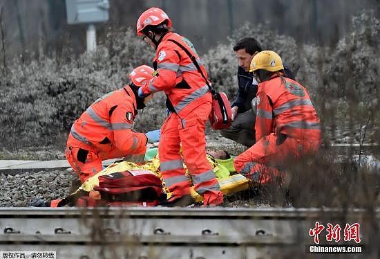 米兰列车脱轨已致百余人死伤 事故或因铁轨塌陷（组图） - 3