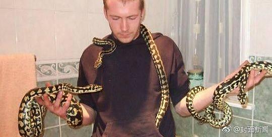 玩脱了！男子养蛇16年 却被宠物蟒蛇缠死在家中