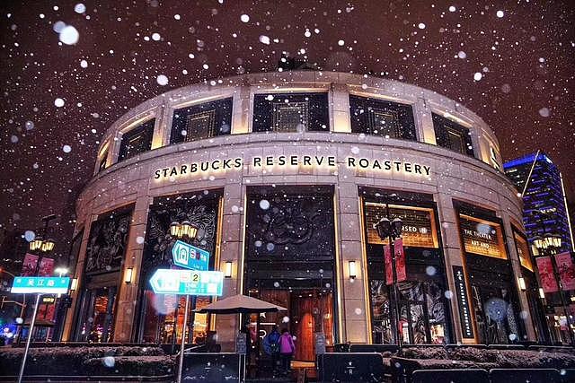 陈奕迅cp“突然的出现在街角的咖啡店”，魔都大雪的日子撒狗粮