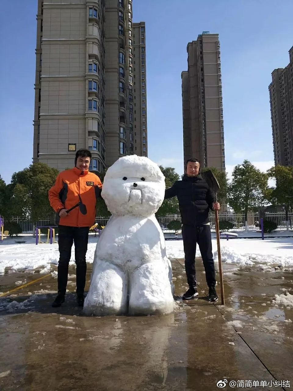 杭州保安下雪天堆出个动物园 网友:地域限制了才华