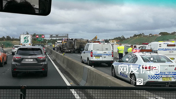 悉尼M5高速路上油罐车爆炸完全焚毁！周边交通大面积阻塞（图） - 1