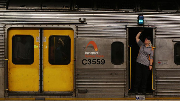 无人可用！悉尼城铁公司计划返聘退休司机 员工爆料：他们求我回去上班  - 1