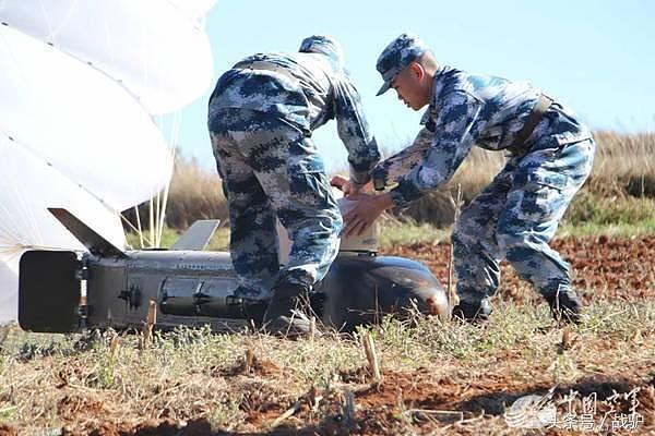 中国又让世界尖叫！快递公司紧急给空军发货，到站后直接往下扔