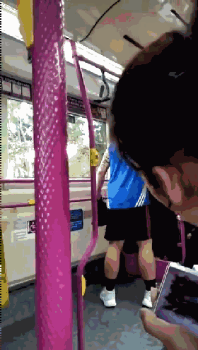 全网震怒！新加坡小伙儿欺人太甚，巴士上辱骂、殴打中国老人！（视频） - 4