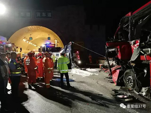 大巴撞上秦岭隧道致36死13伤，道路设计果真有问题！(组图) - 7