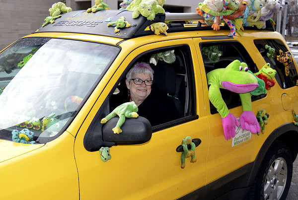 美国女子开车带“蛙儿子”旅行，演绎真实版“旅行青蛙” - 3