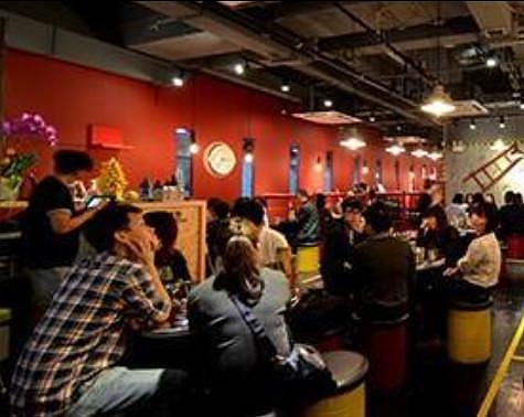 中国游客在韩国餐厅吃饭，因为“太吵”受到餐厅的区别对待！
