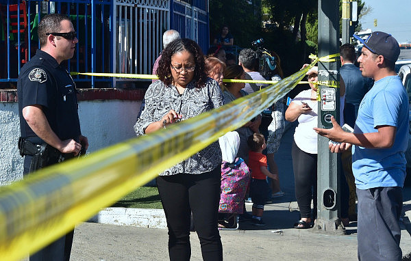 洛杉矶中学惊现枪击案，12岁女童在教室开火(视频) - 2