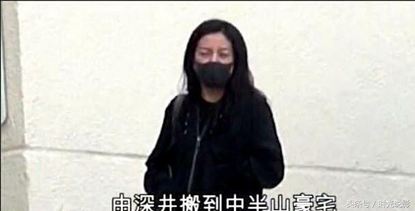 网友香港偶遇赵薇独自买面包，素颜现身，粉丝直呼瘦了很多 - 4
