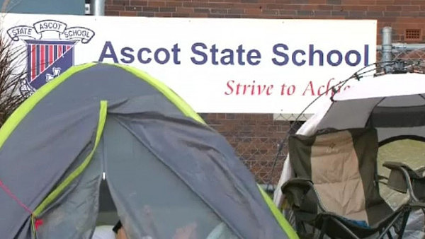 为让孩子入名校，澳洲父母也拼了！搭帐篷等待48小时，就为一个入学名额 - 2