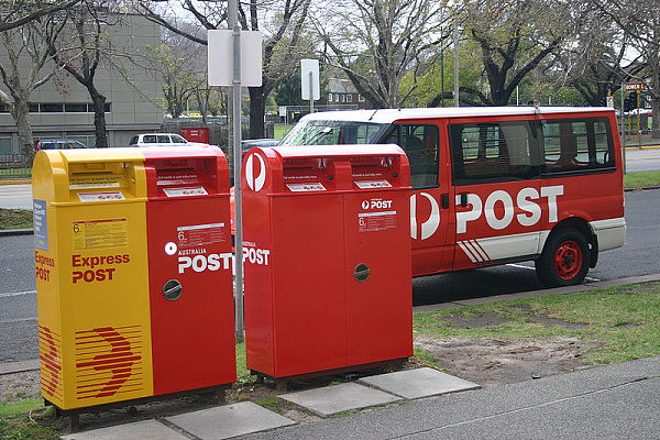 800px-Australia_Post_boxes.jpg,0