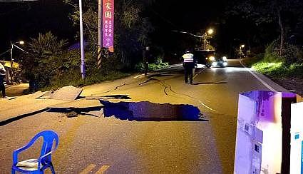组图直击！台湾花莲地震现场地面塌陷 3楼变1楼