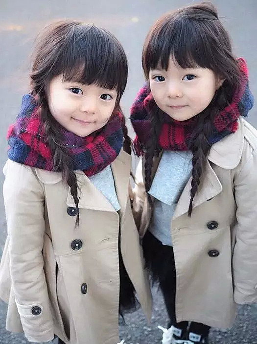 这对日本双胞胎小姐妹，复制粘贴的脸蛋和打扮，直接萌倒无数网友... - 6