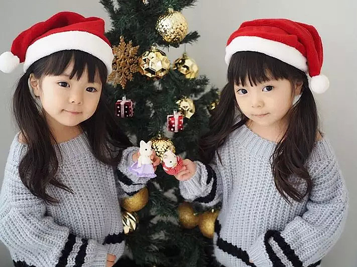这对日本双胞胎小姐妹，复制粘贴的脸蛋和打扮，直接萌倒无数网友... - 13