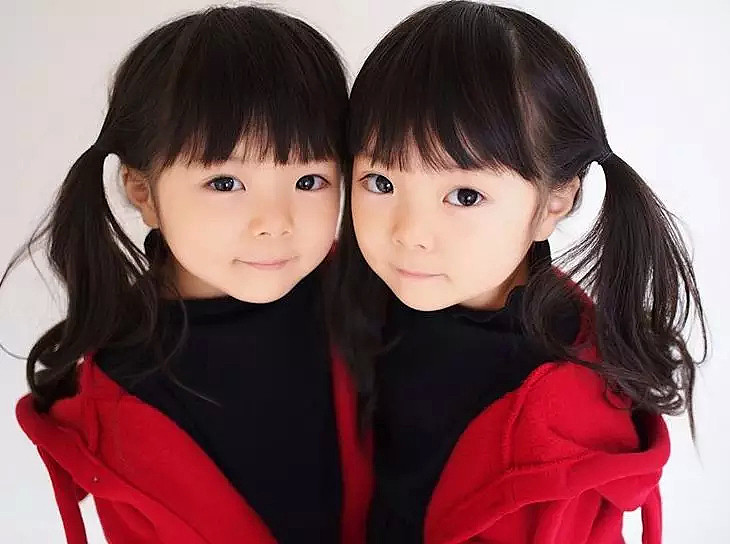 这对日本双胞胎小姐妹，复制粘贴的脸蛋和打扮，直接萌倒无数网友... - 18