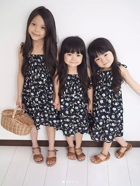 这对日本双胞胎小姐妹，复制粘贴的脸蛋和打扮，直接萌倒无数网友... - 32